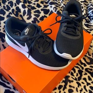 EUC Nike shoes